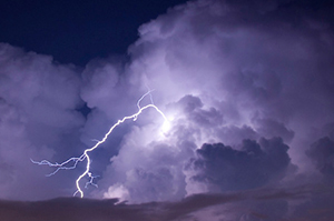 雷電保護系統的設計-安裝防雷裝置的必要性- 法律規定【易造】