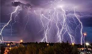雷電產生的原理—1篇讓你漲知識--易造防雷